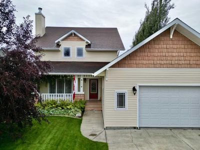 10201 106 Ave, House detached with 4 bedrooms, 2 bathrooms and 4 parking in Fairview AB | Image 2