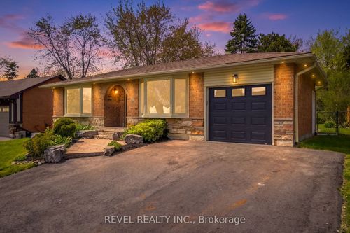 39 Anstead Cres, Ajax, ON, L1S3X4 | Card Image