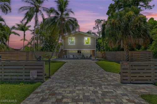 3020 Woodside Ave, NAPLES, FL, 34112-7335 | Card Image
