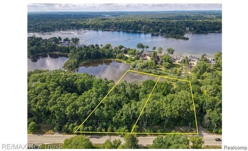 6100 Pontiac Trl, West Bloomfield, MI, 48323-2230 | Card Image