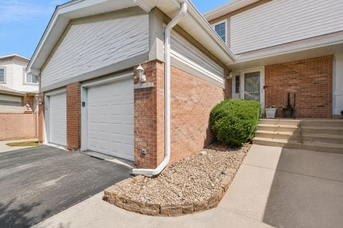 15931 Blackwater Ct, Tinley Park, IL, 60477-6757 | Card Image