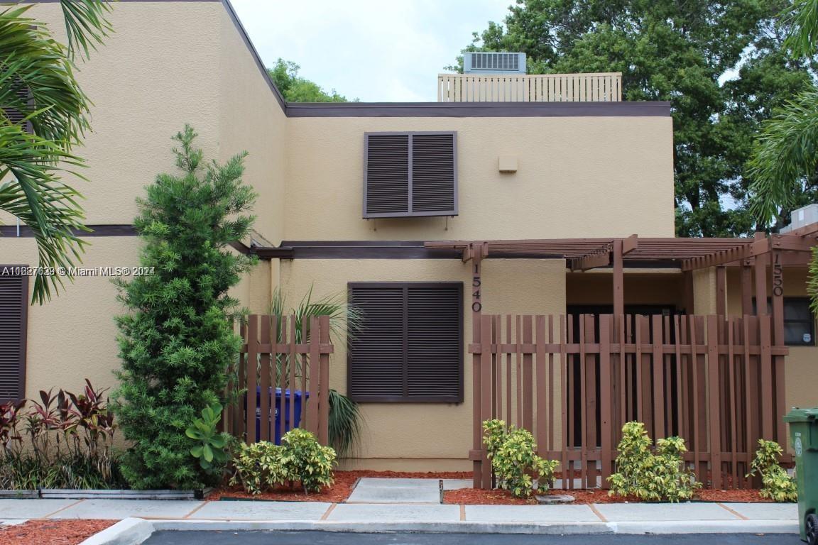 Golfview Dr, Pembroke Pines, FL 33026