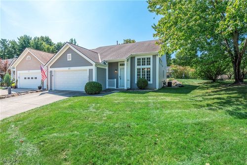 19252 Hidden Woods Ln, Strongsville, OH, 44136-8400 | Card Image