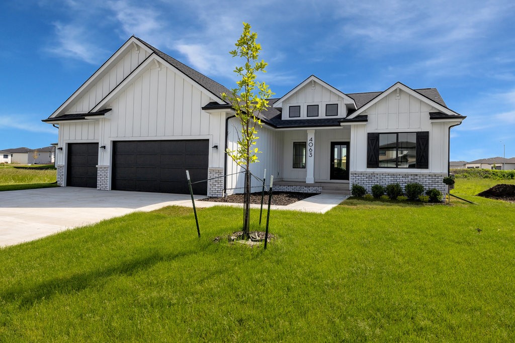 181st St, Clive, IA 50325