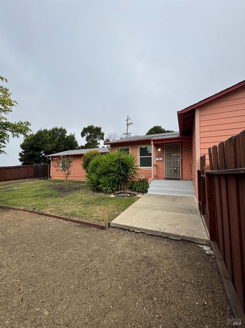 2230 Redwood Street, Vallejo, CA, 94590 | Card Image