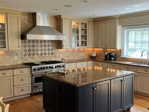 38 Lincoln Ave, Rye Brook, NY, 10573-1353 | Card Image