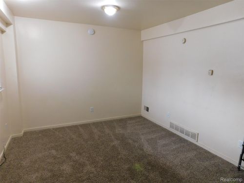 1104 Minnie St, Port Huron, MI, 48060-6271 | Card Image