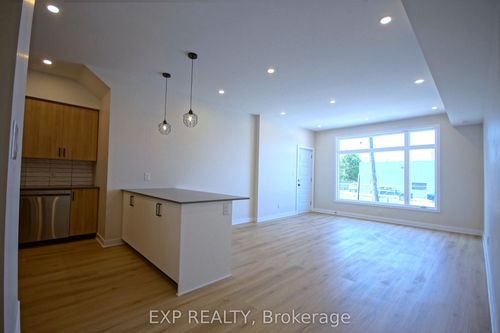 1353 Gosset St, Gloucester, ON, K1B3P6 | Card Image