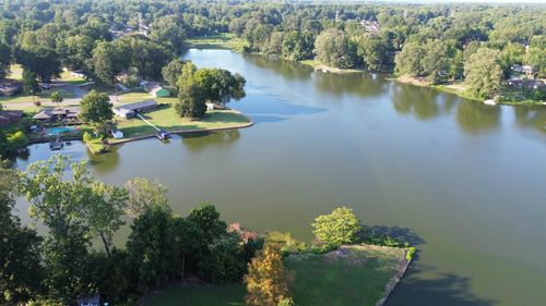2777 W Lake Shore Dr, Memphis, TN, 38127-8411 | Card Image
