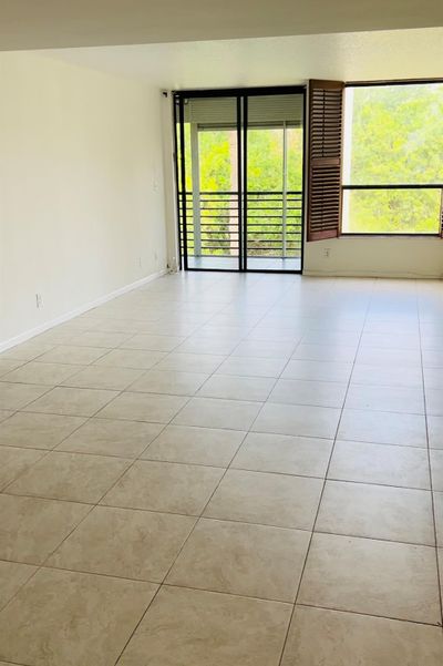 306 - 6301 N University Dr, Condo with 2 bedrooms, 2 bathrooms and null parking in Tamarac FL | Image 1