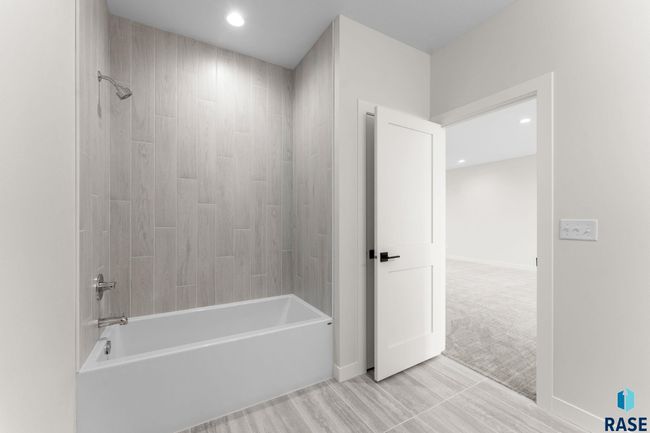 106 N Bryggen Pl, Townhouse with 3 bedrooms, 3 bathrooms and null parking in Sioux Falls SD | Image 20