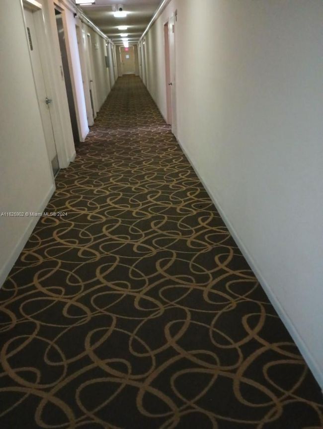 L - 500 Executive Center Dr, Condo with 1 bedrooms, 1 bathrooms and null parking in West Palm Beach FL | Image 16