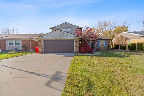 47057 Susan Rd, Macomb, MI, 48044-2586 | Card Image