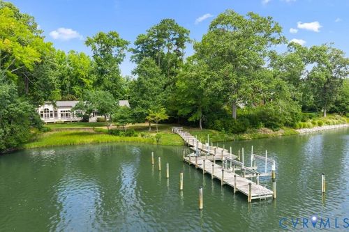 122 Way Point Ln, Kilmarnock, VA, 22482-3716 | Card Image