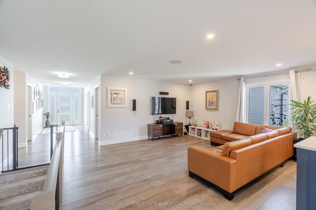 1354 Country Lane, House other with 6 bedrooms, 3 bathrooms and 2 parking in Winchester ON | Image 5