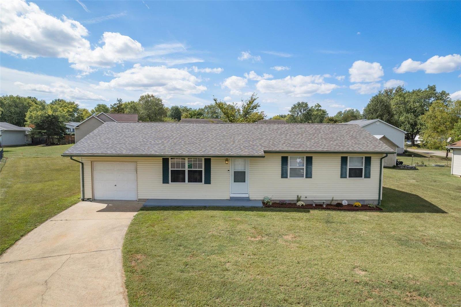 Melinda Ct, Farmington, MO 63640