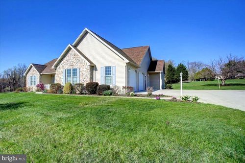 3 Brandon Ln, Dillsburg, PA, 17019-9386 | Card Image