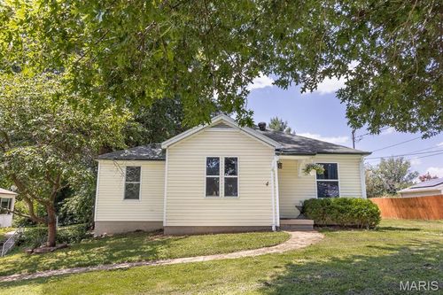 4 Linda Vista Dr, Belleville, IL, 62221-4057 | Card Image