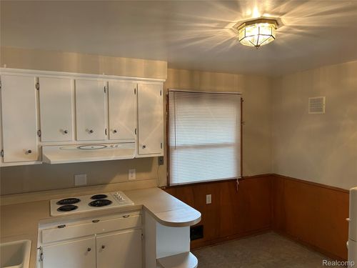 21871 Westhampton St, Oak Park, MI, 48237-2767 | Card Image