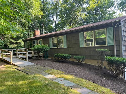 151 Fans Rock Rd, Hamden, CT, 06518-2016 | Card Image