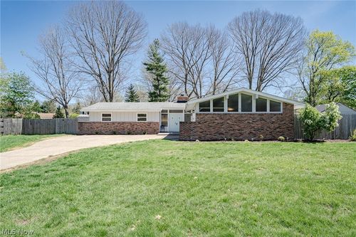 7483 Carole Dr, Mentor, OH, 44060-5716 | Card Image