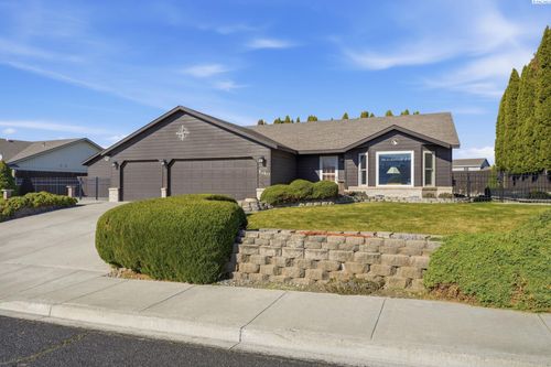 302 W 50th Ave, Kennewick, WA, 99337-4614 | Card Image