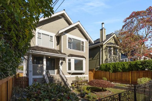 35 W 15th Ave, Vancouver, BC, V5Y1X7 | Card Image