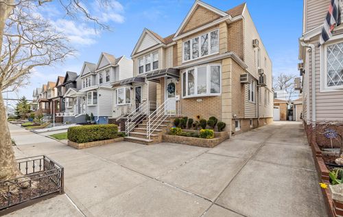 69 67th St, Glendale, NY, 11385-6664 | Card Image