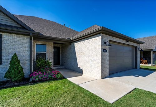 2002 E Hudson Dr, Siloam Springs, AR, 72761-6046 | Card Image