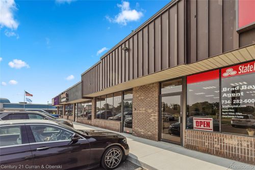 18708 Eureka Rd, Southgate, MI, 48195-2926 | Card Image