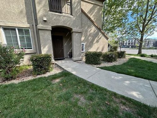 613-4200 E Commerce Way, Sacramento, CA, 95834-9645 | Card Image