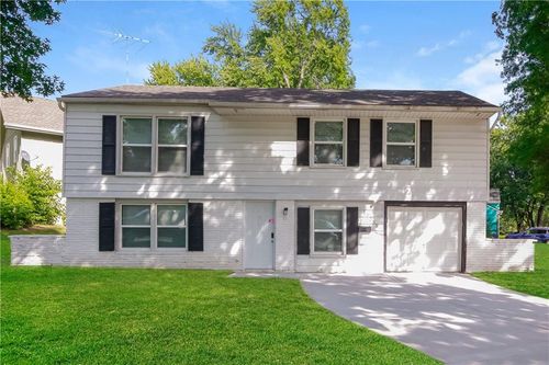 13235 Park Hills Dr, Grandview, MO, 64030-3583 | Card Image