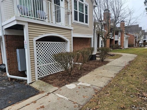 56567 Scotland Blvd, Shelby Township, MI, 48316-5044 | Card Image