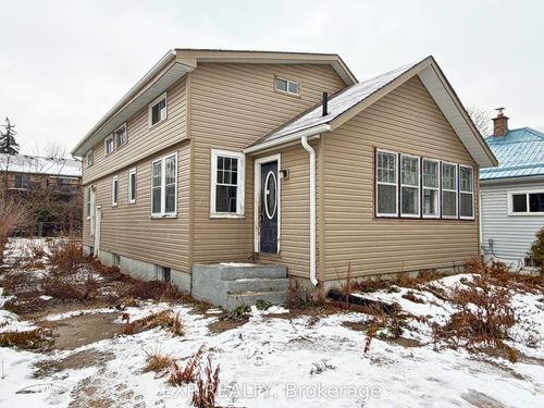 16 Nelson St, Simcoe, ON, N3Y3E3 | Card Image