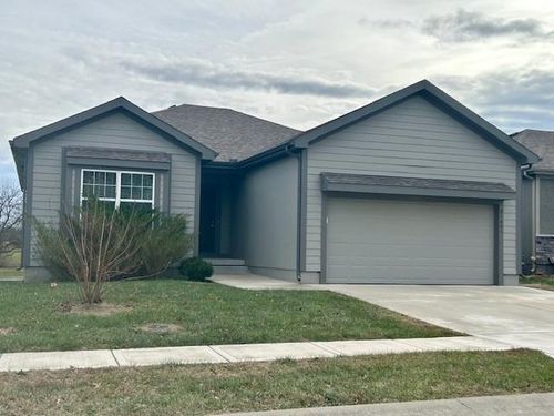 21801 Southcreek Rd, Peculiar, MO, 64078-7830 | Card Image