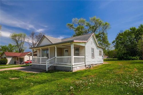 823 S Olive St, Ottawa, KS, 66067-2637 | Card Image