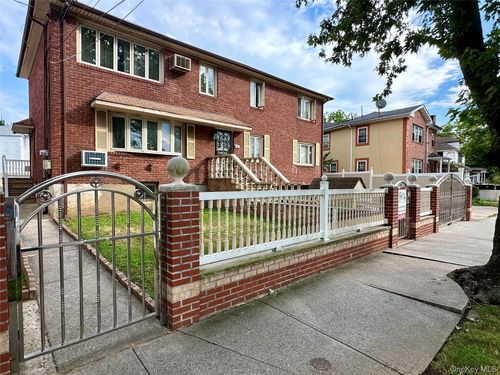 141-33 255th St, Rosedale, NY, 11422-2633 | Card Image