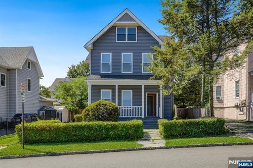 153 Walnut St, Montclair, NJ, 07042-3801 | Card Image