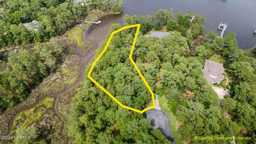 143 Shoreline Ct, Oriental, NC, 28571-9002 | Card Image