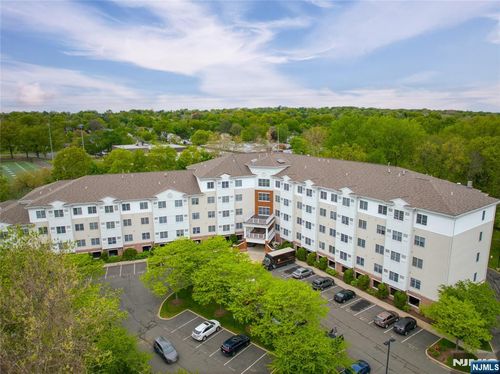 189 Forest Ave, Paramus, NJ, 07652-5350 | Card Image