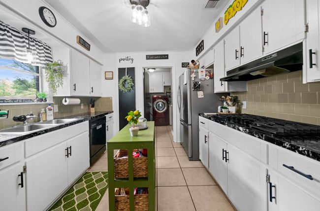 1114 E Neches St, Home with 3 bedrooms, 2 bathrooms and 2 parking in Palestine TX | Image 14