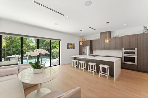 3132 Plaza St, Miami, FL, 33133-4317 | Card Image