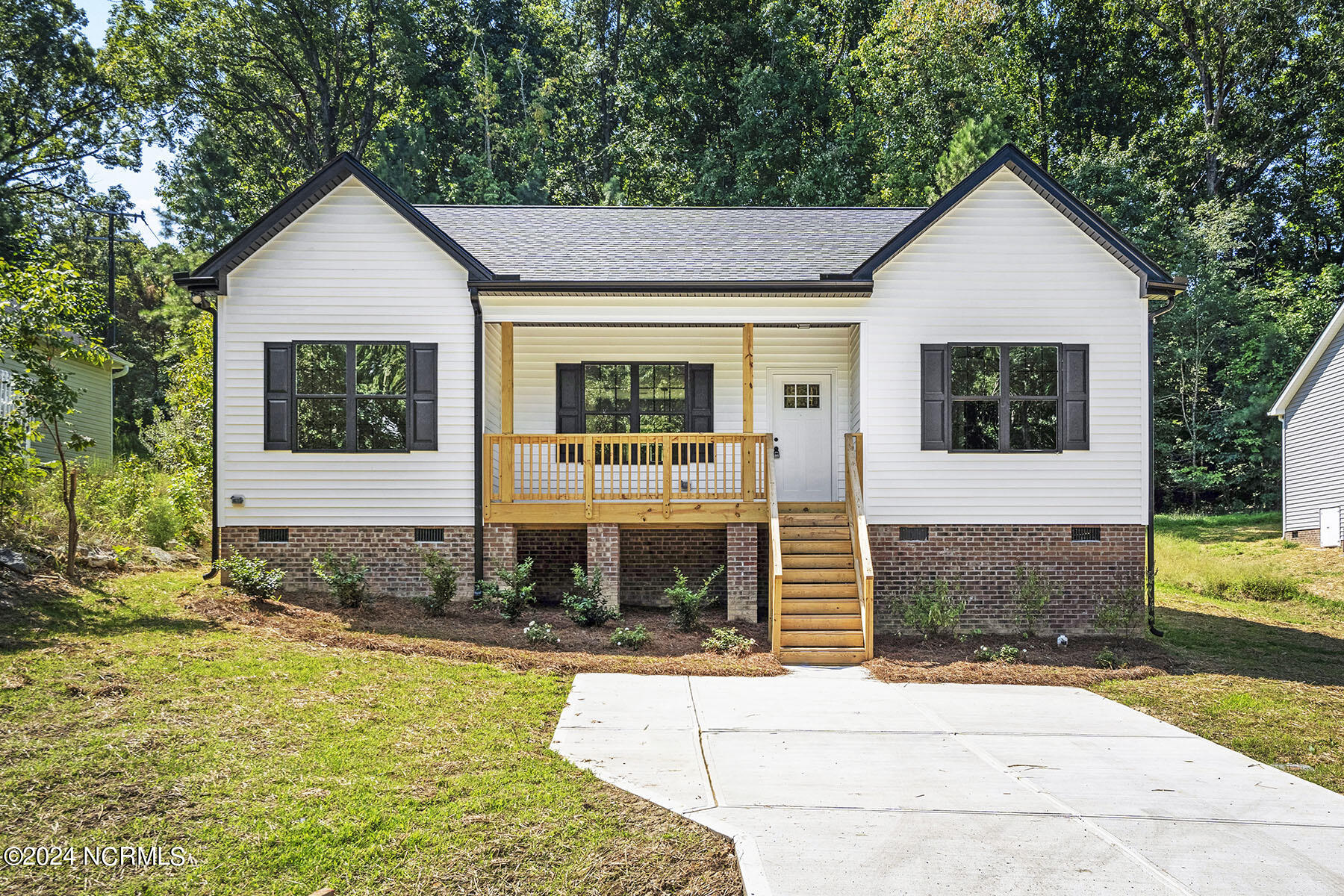 Ingle St, Siler City, NC 27344