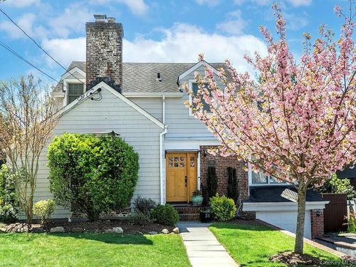 61 Cleveland Ave, Glen Head, NY, 11545-1504 | Card Image