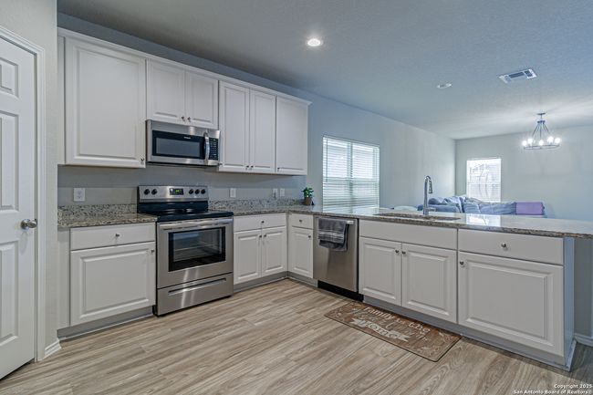 14651 Latigo Loop, House other with 4 bedrooms, 2 bathrooms and null parking in Elmendorf TX | Image 8
