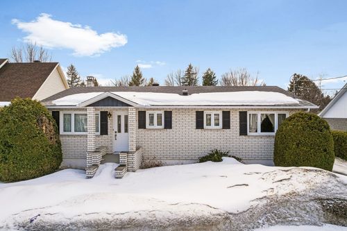 1600 115e Av, Shawinigan, QC, G9P4H9 | Card Image