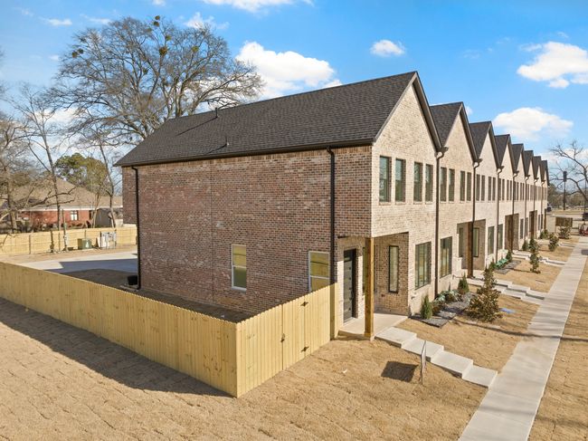 172 W 17 Th St, Townhouse with 3 bedrooms, 3 bathrooms and null parking in Mount Pleasant TX | Image 4