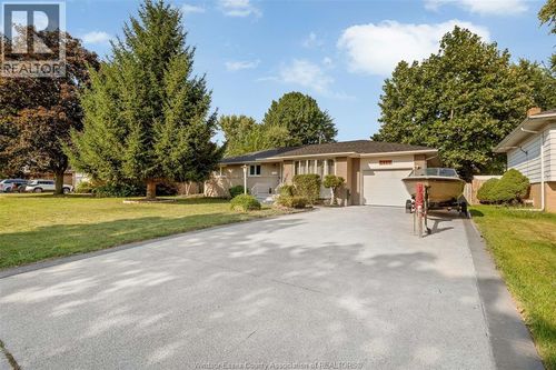 2480 Everts Ave, Windsor, ON, N9E2T7 | Card Image