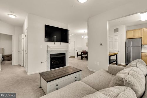 4210-c-4210 Mozart Brigade Ln, FAIRFAX, VA, 22033-3906 | Card Image