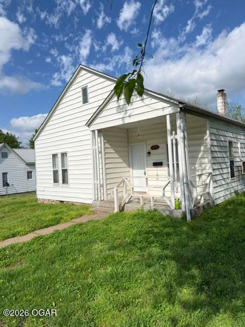 907 Young St, Neosho, MO, 64850-1253 | Card Image